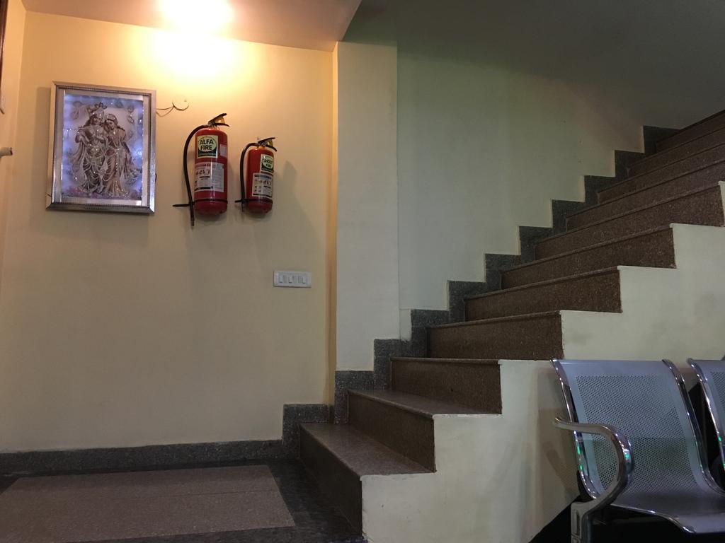 Hotel Vintage Inn Нью-Дели Экстерьер фото